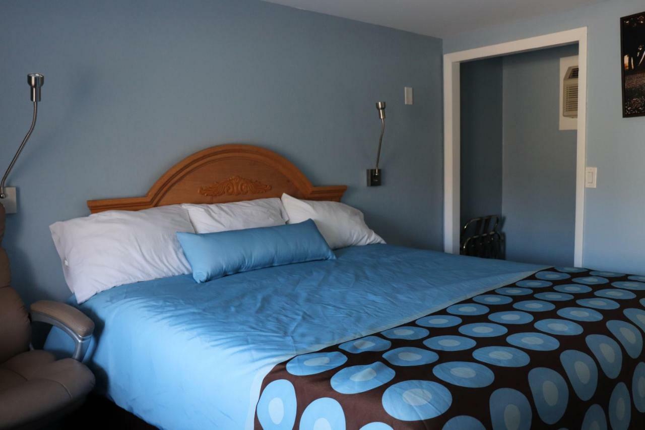 Hitching Post Country Motel Cornwall Exteriér fotografie