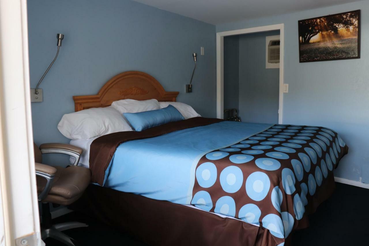 Hitching Post Country Motel Cornwall Exteriér fotografie
