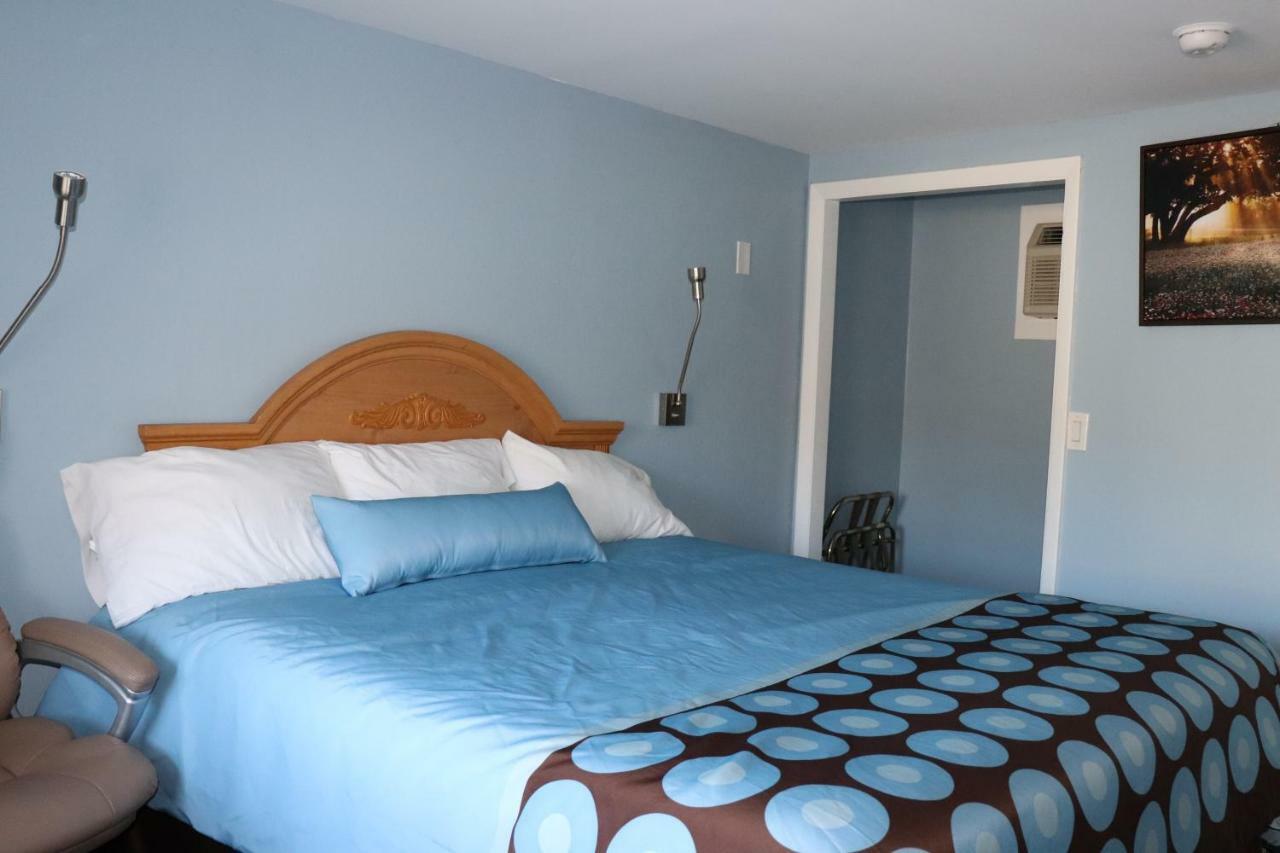 Hitching Post Country Motel Cornwall Exteriér fotografie