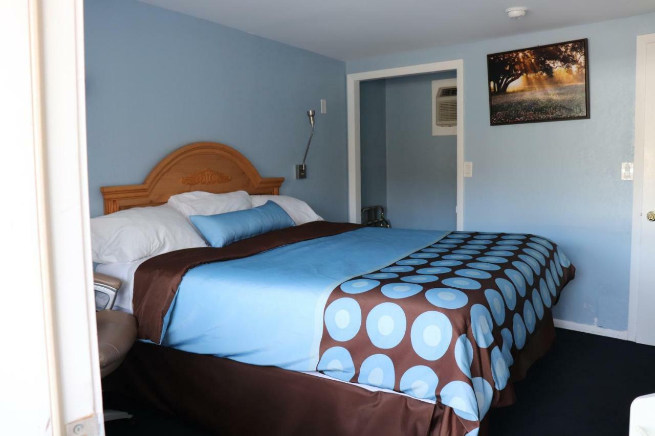 Hitching Post Country Motel Cornwall Exteriér fotografie