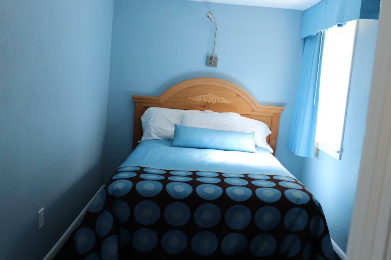 Hitching Post Country Motel Cornwall Exteriér fotografie