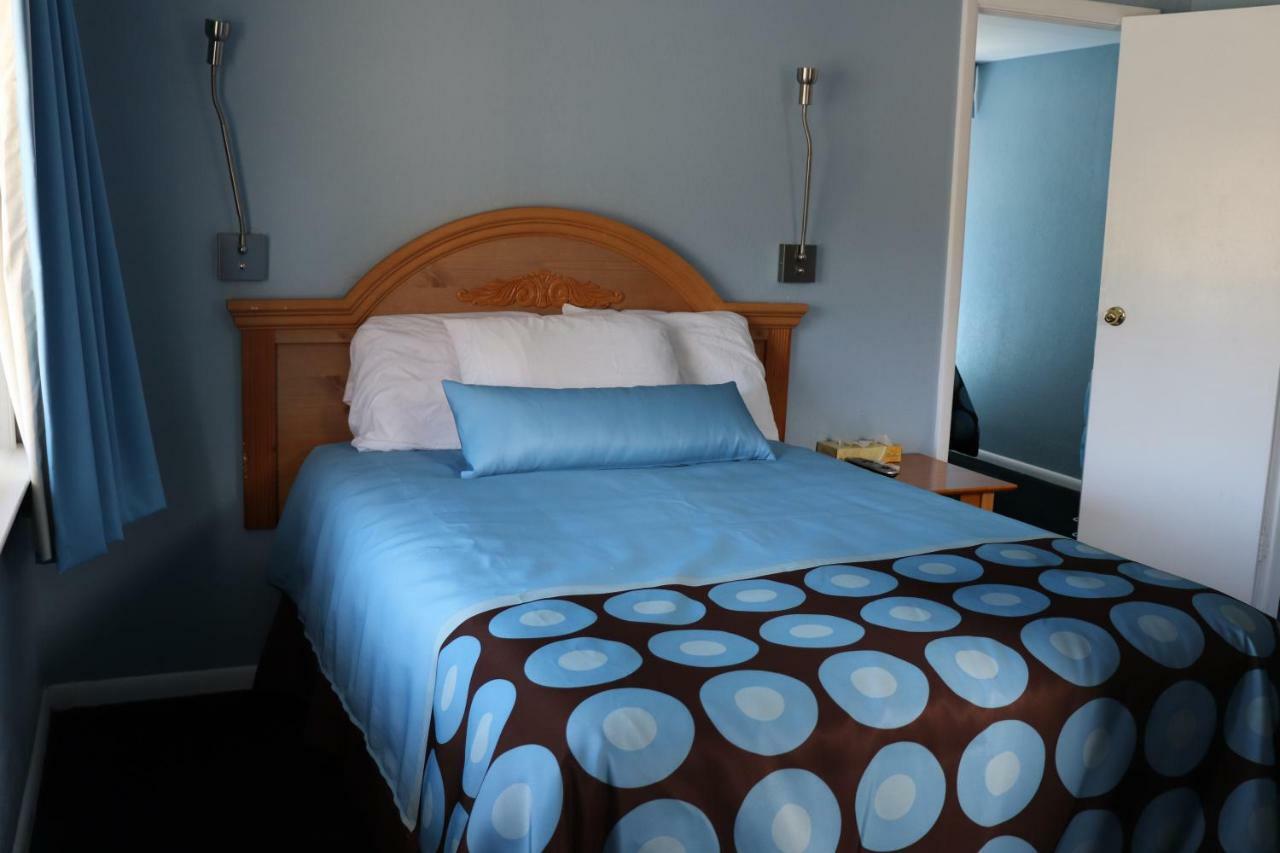 Hitching Post Country Motel Cornwall Exteriér fotografie