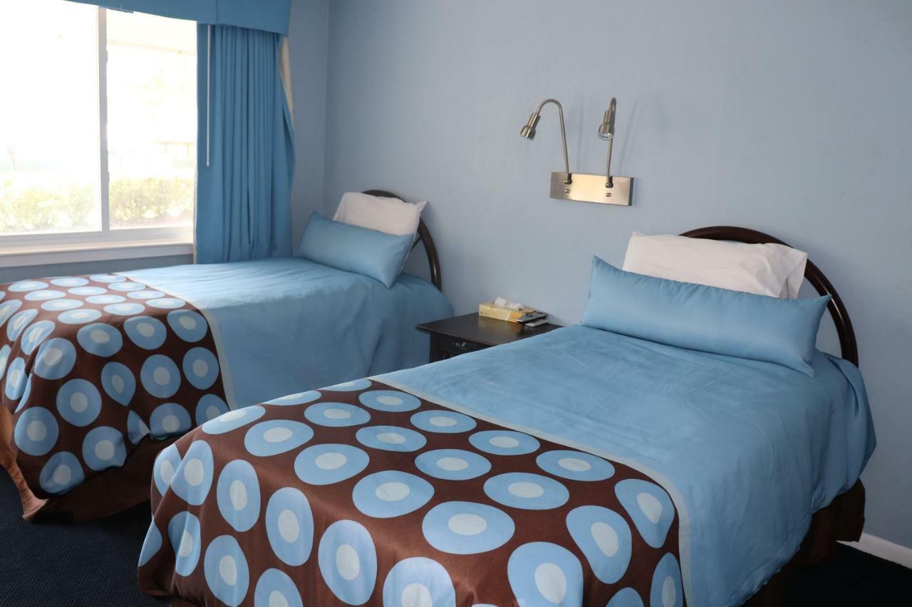 Hitching Post Country Motel Cornwall Exteriér fotografie