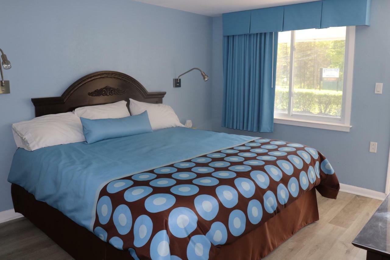 Hitching Post Country Motel Cornwall Exteriér fotografie